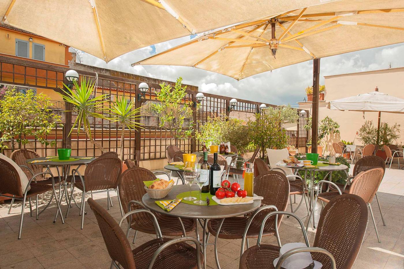 Des-Artistes-Terrace-29