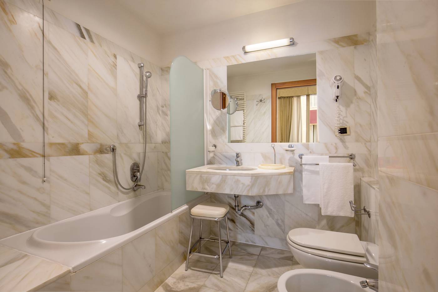 Unaway-Hotel-Empire-Roma-Room-33