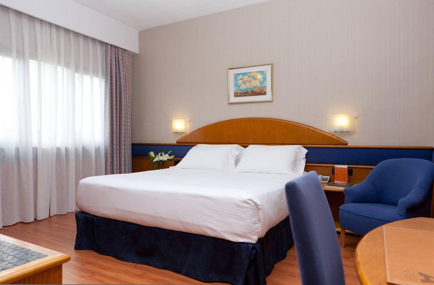 Santos-Agumar-Room-17