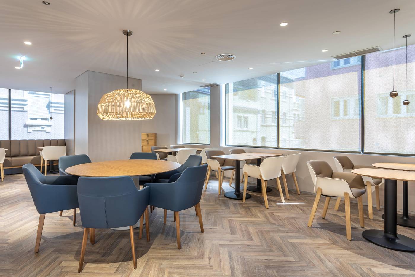 Holiday-Inn-Lisboa-Restaurant-17