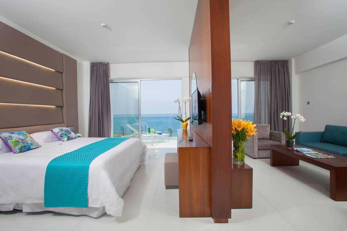 King-Evelthon-Beach-Hotel-and-Resort-Room-20