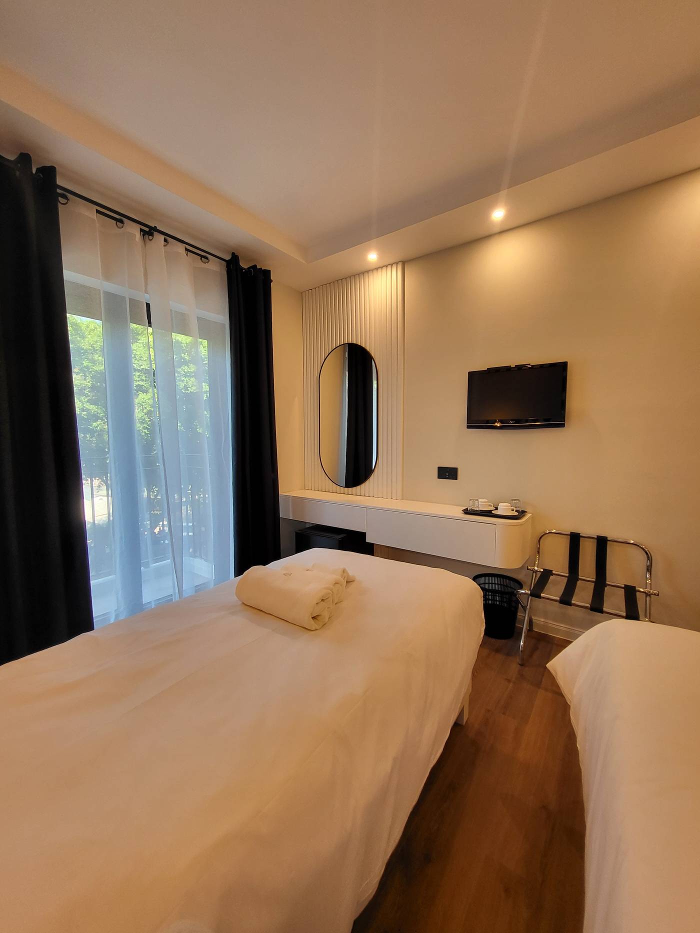 Carlton-Hotel-Room-19