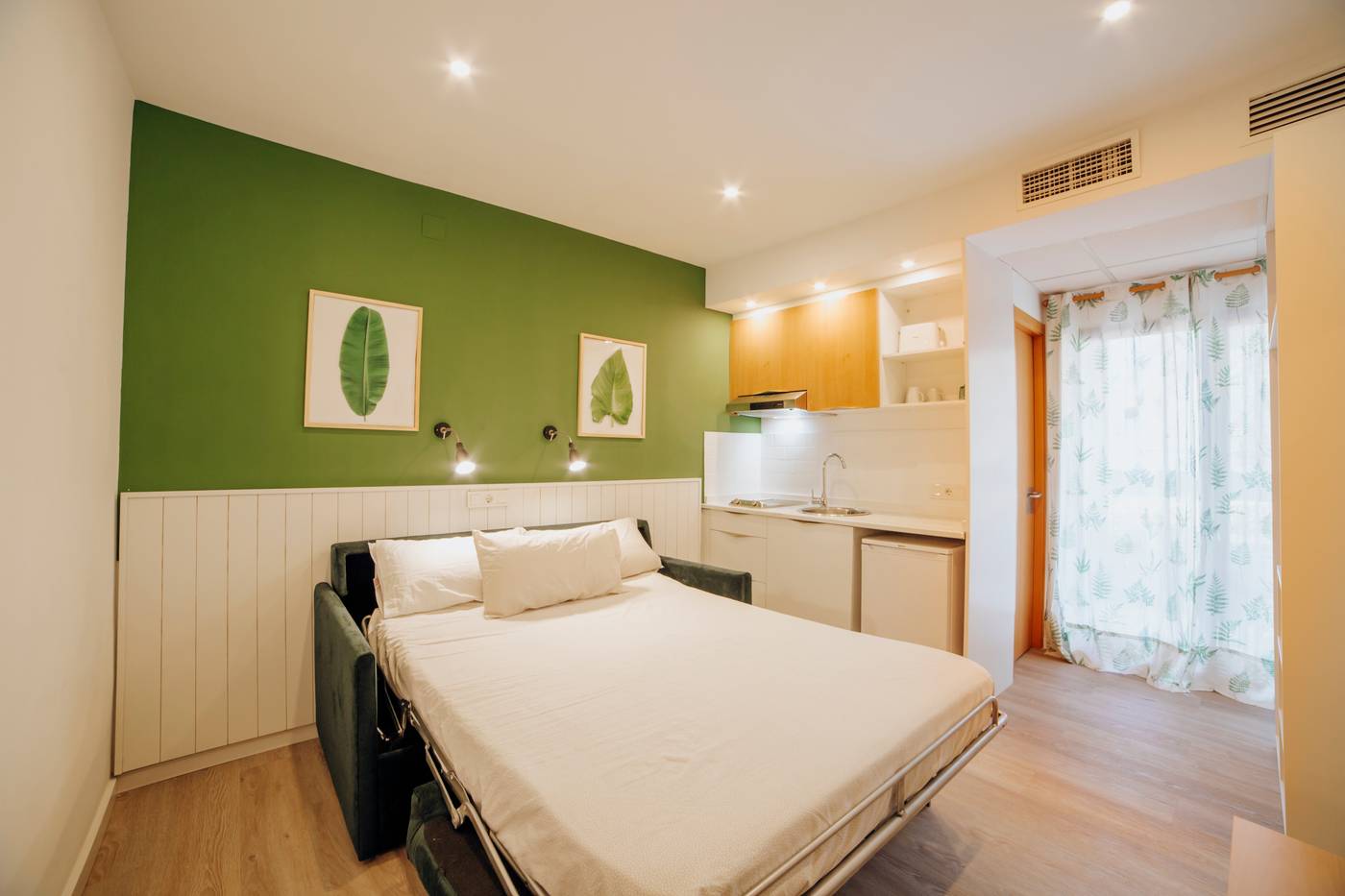 Palm-Court-Apartments-Room-9