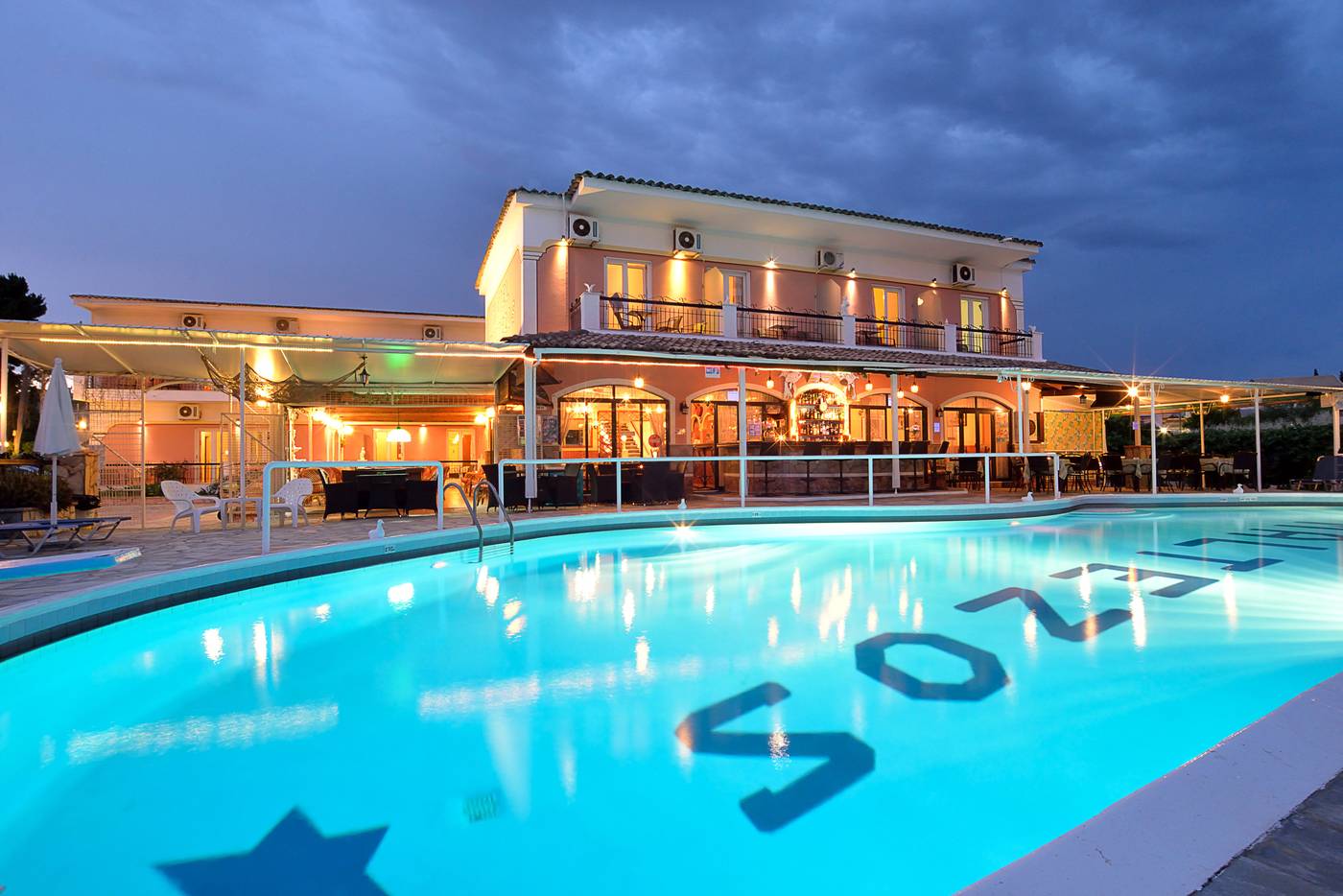 Maltezos-Pool-1