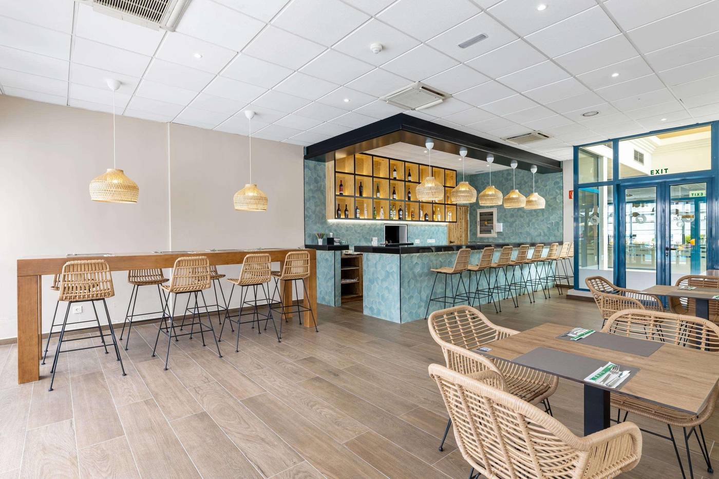 THB-Tropical-Island-Restaurant-38