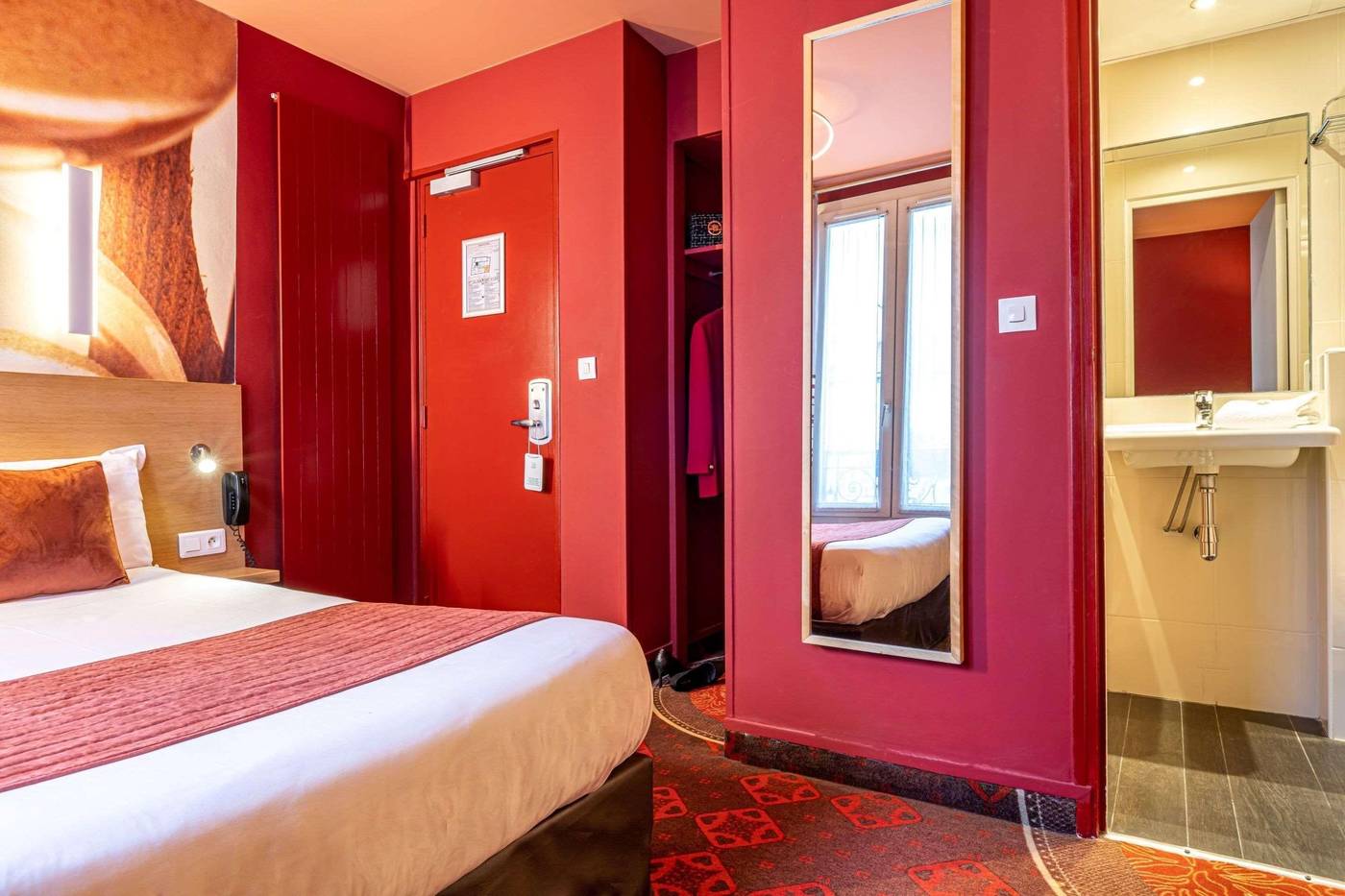 Hotel-Ariane-Montparnasse-by-Patrick-Hayat-Room-25