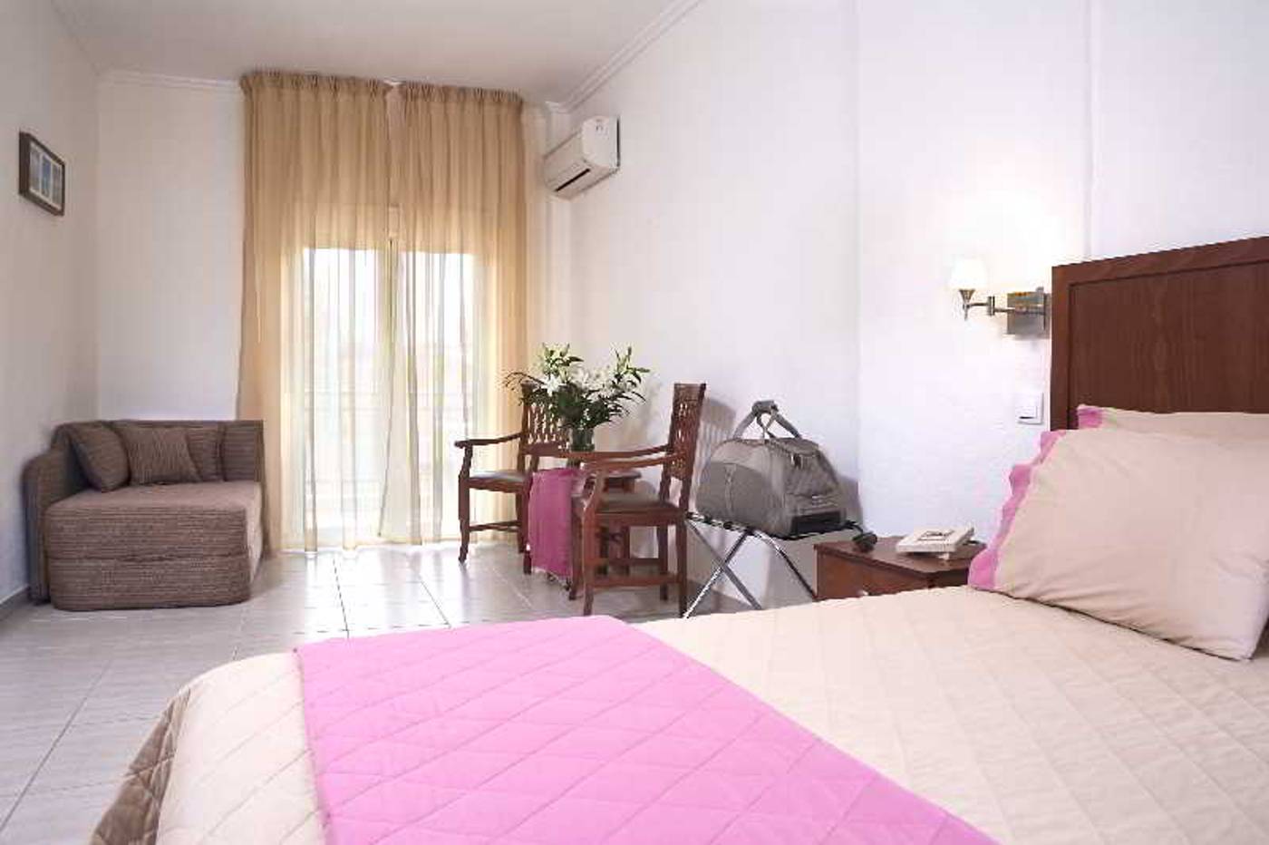 Stratos-Hotel-Room-9