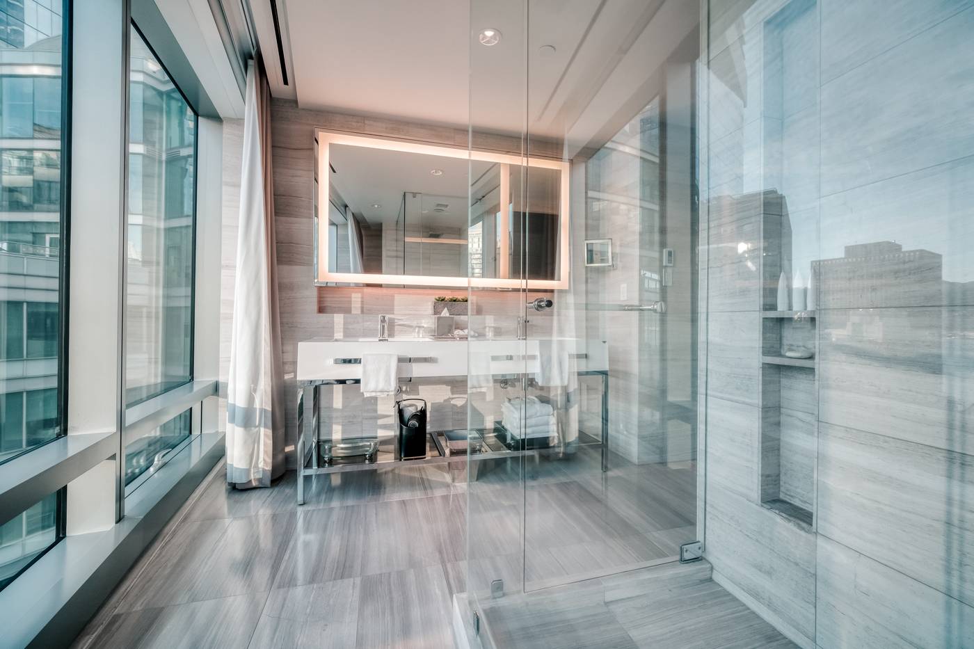 Paradox-Hotel-Vancouver-Room-51