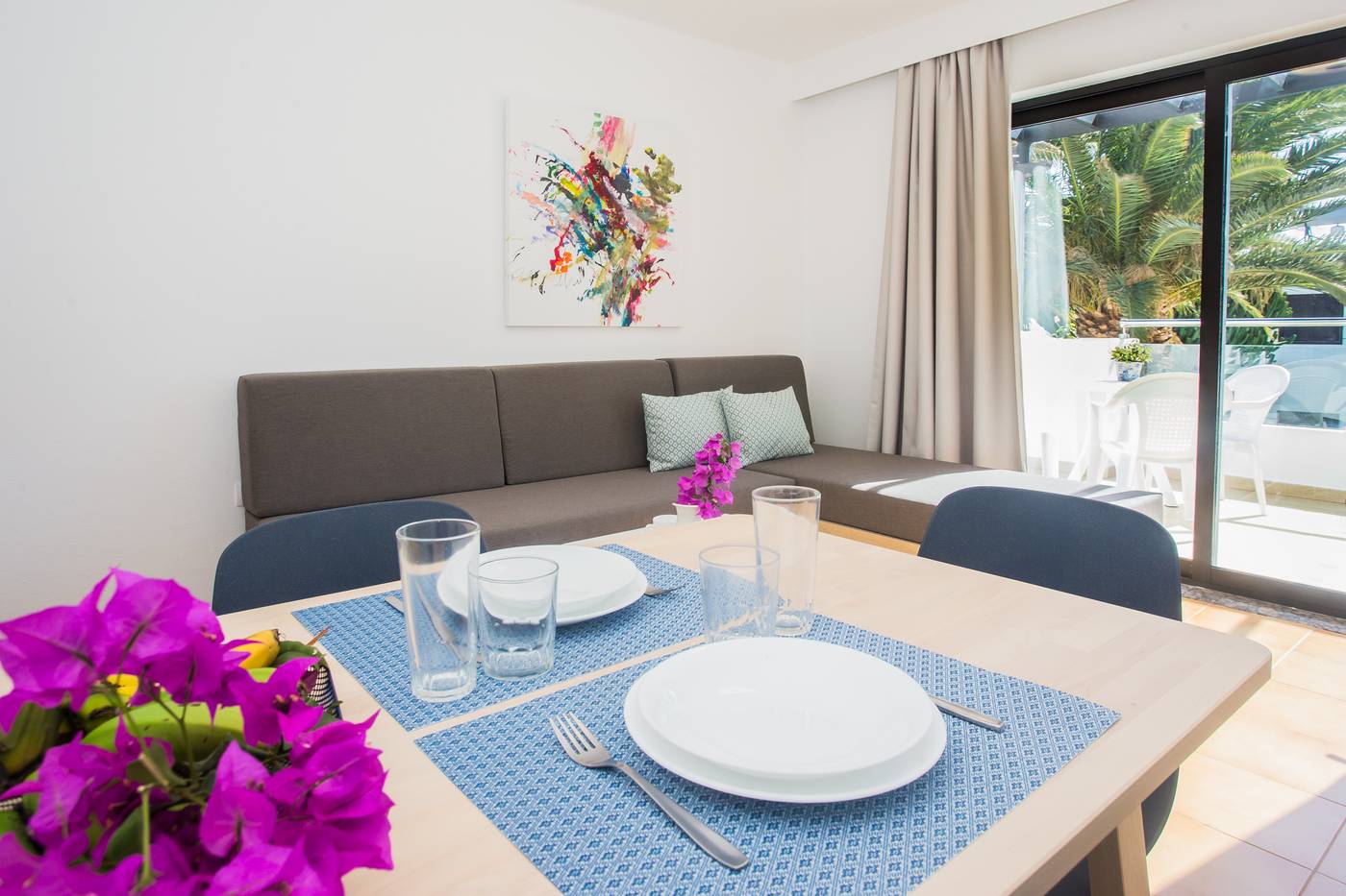 Los-Tulipanes-Room-39