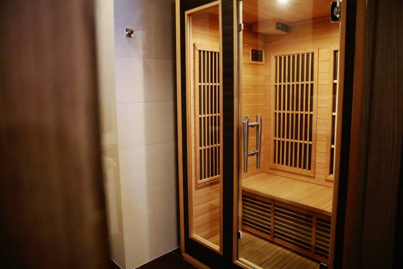 Hotel-Centrum-Sports-and-Entertainment-18