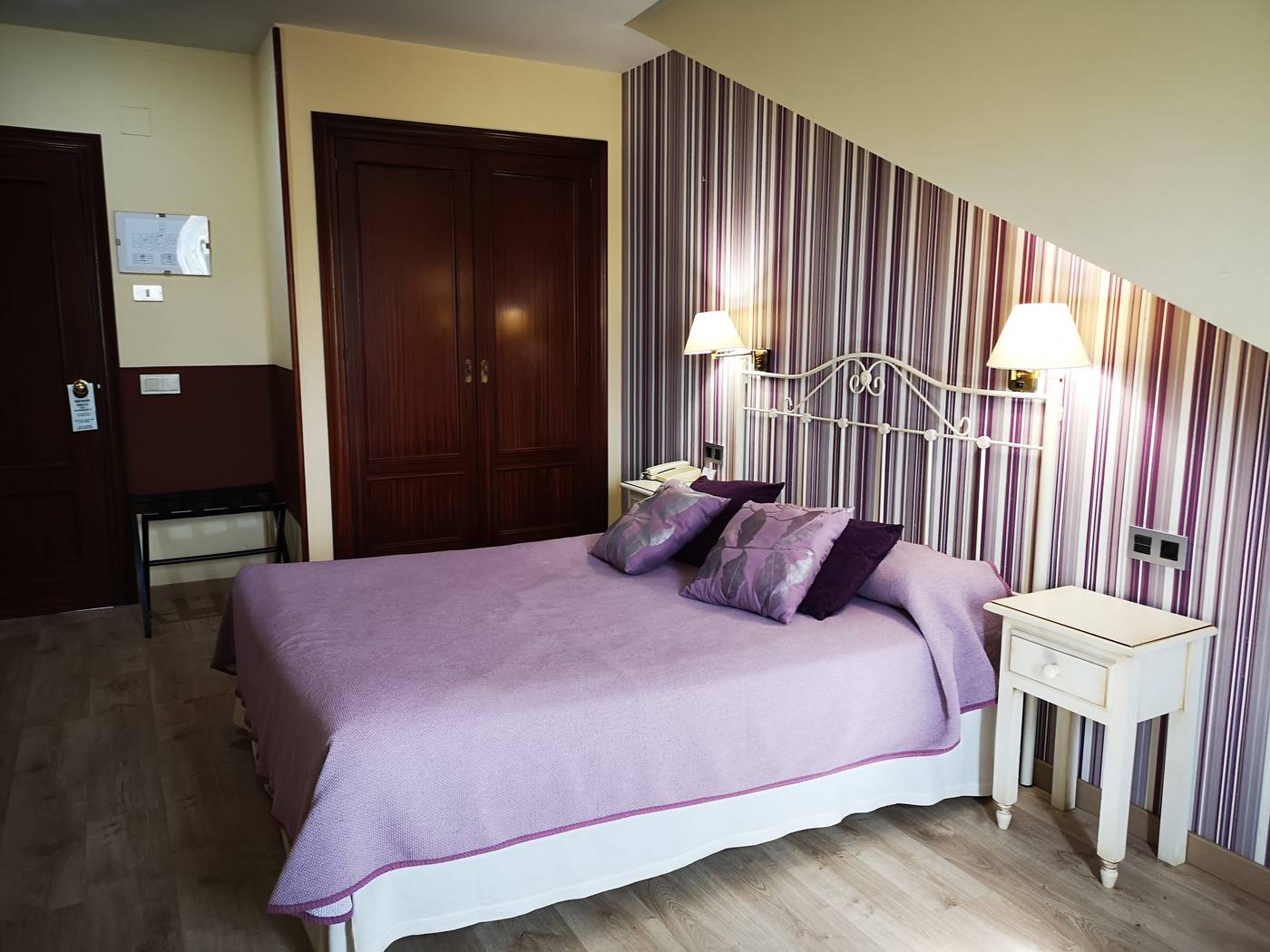 Hotel y Casona El Carmen-Spain-PERLORA-Room-9