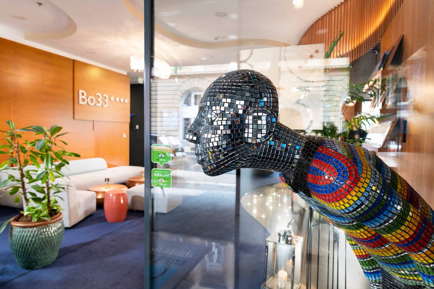 Bo33-Hotel-Family-and-Suites-Lobby-17