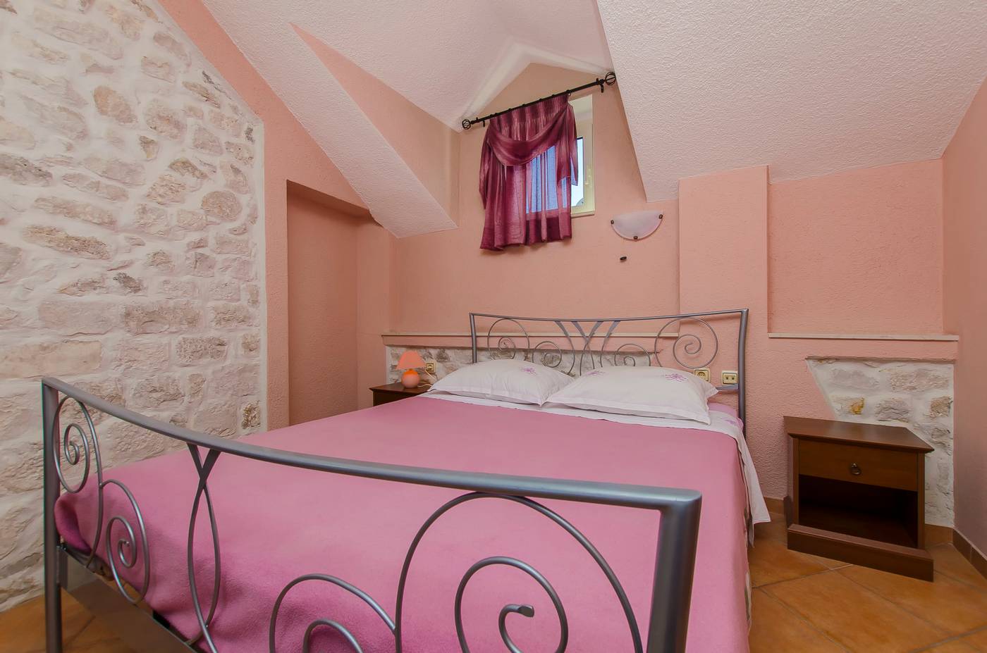 Palace-Derossi-Room-28