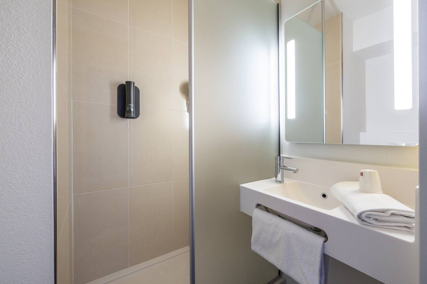 B&B HOTEL Perpignan Sud Marché International-France-PERPIGNAN-Room-8