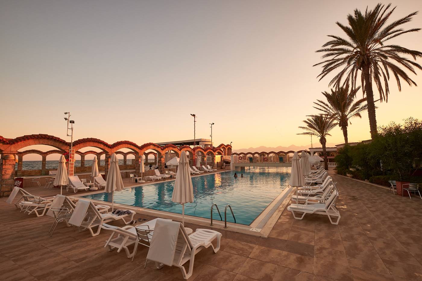 Club-Hotel-Sera-Pool-4