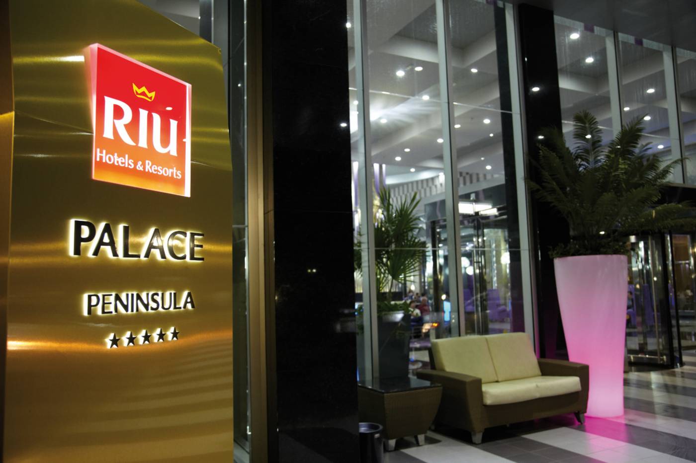 Riu-Palace-Pen----nsula-Lobby-44