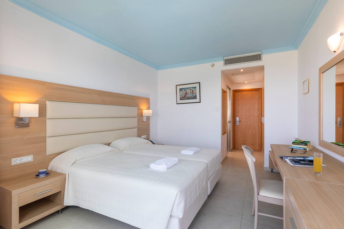 Blue-Horizon-Room-34