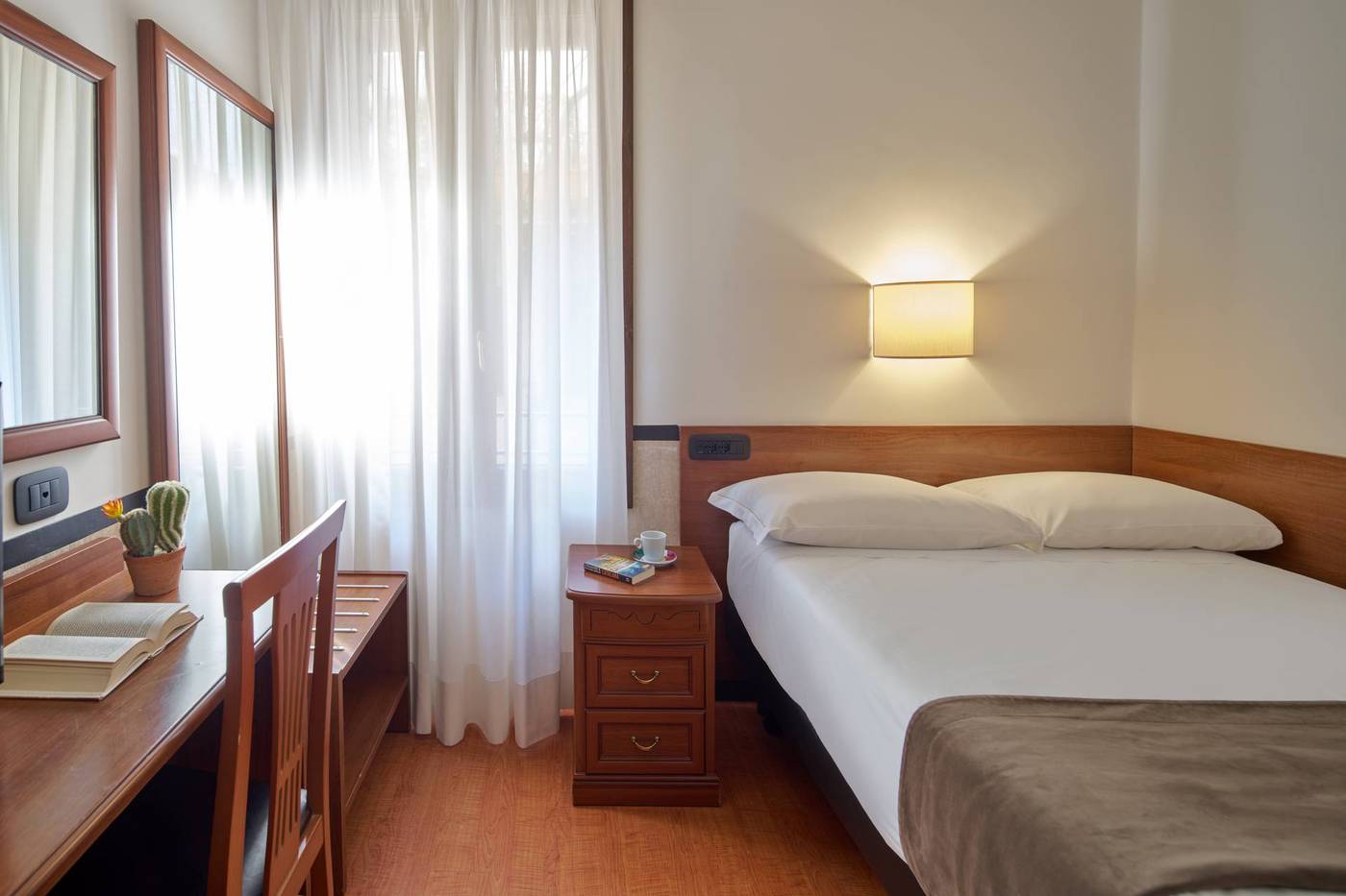 Unahotels-Ala-Venezia--Adults-16--Room-55