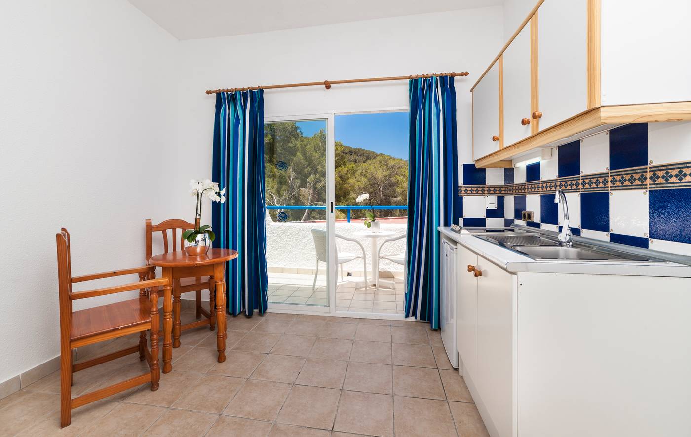 Globales-Montemar-Room-35