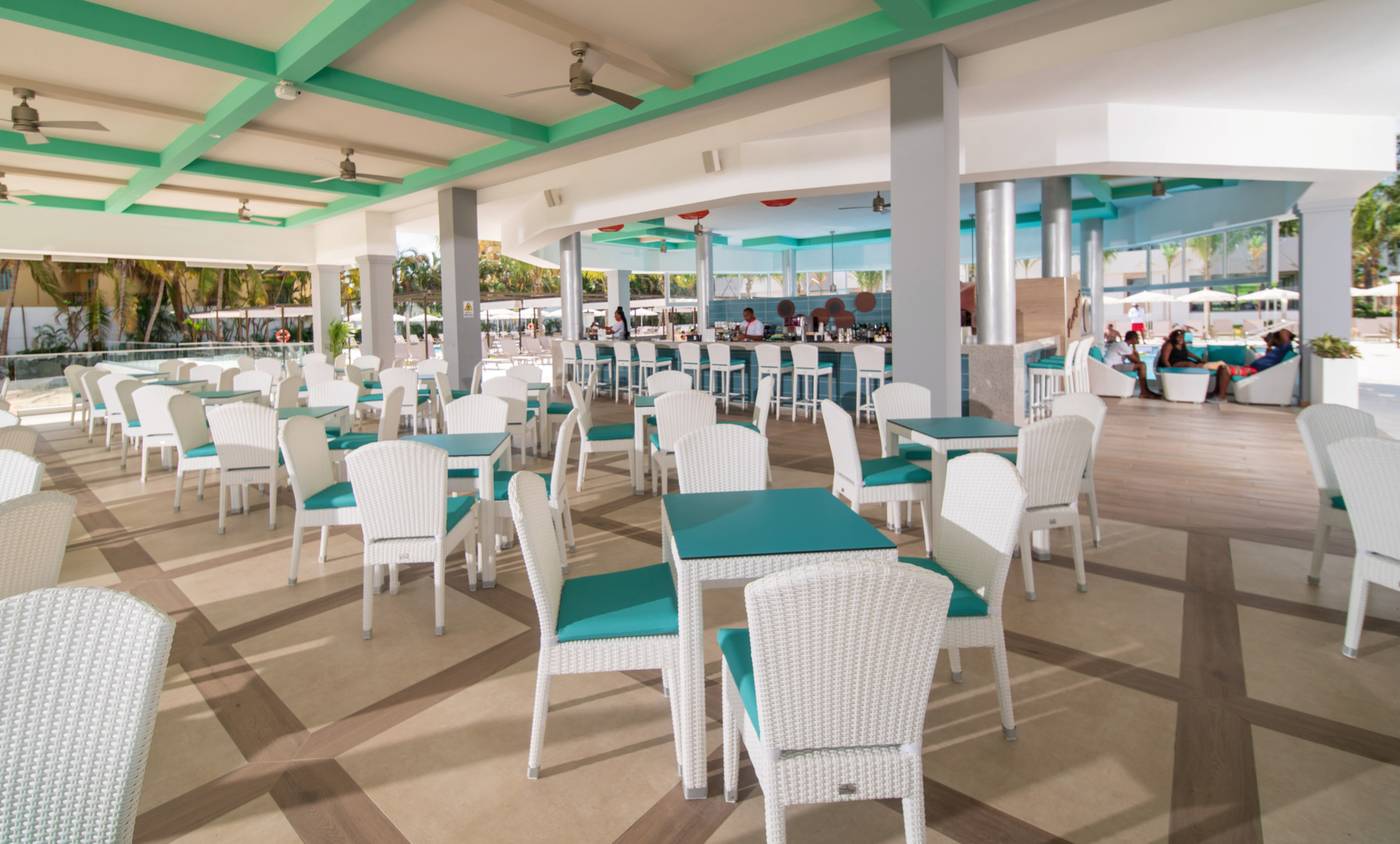 Riu-Ocho-Rios-All-Inclusive-Bar-15