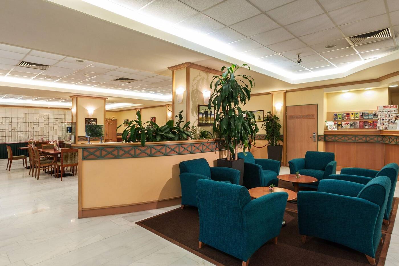 Danubius-Hotel-Arena-Lobby-4