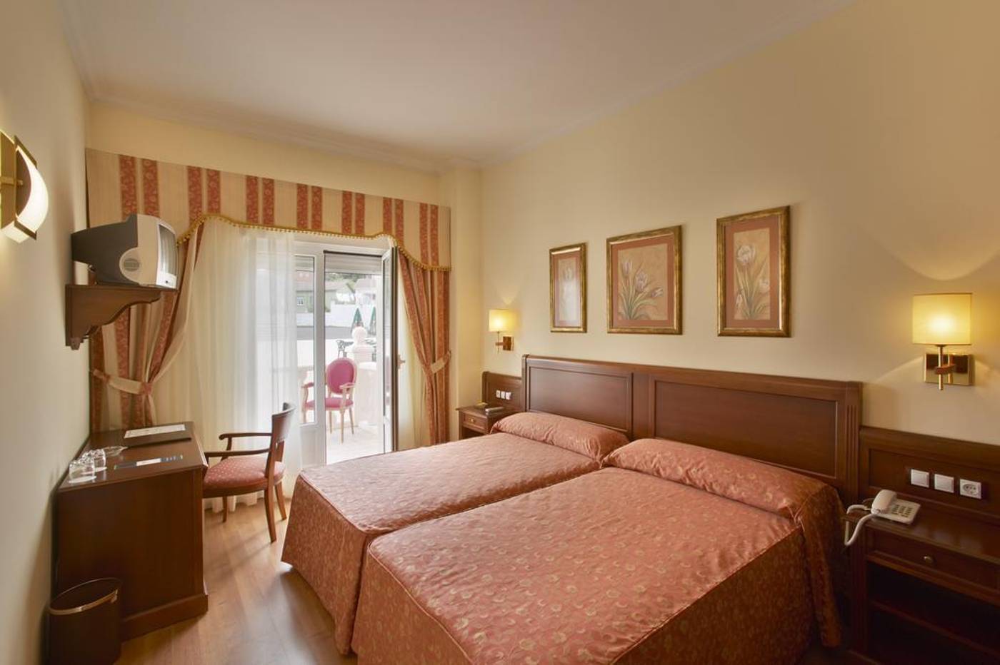 Villa de Gijón by 1907-Spain-GIJON-Room-4