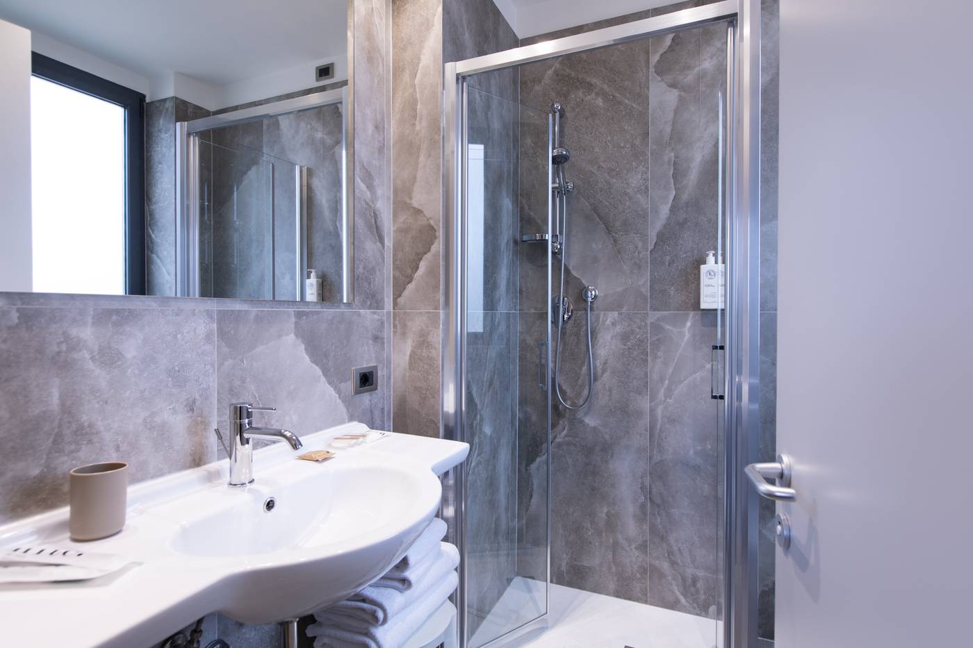 The-Smooth-Rome-Room-32