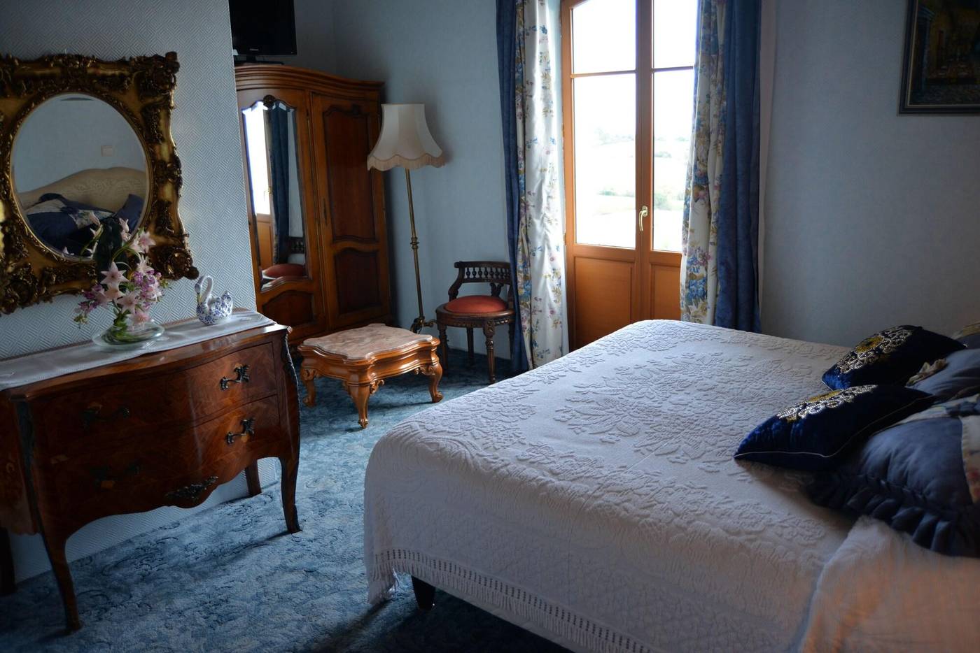 Chateau-de-Mei-Lese-Room-68