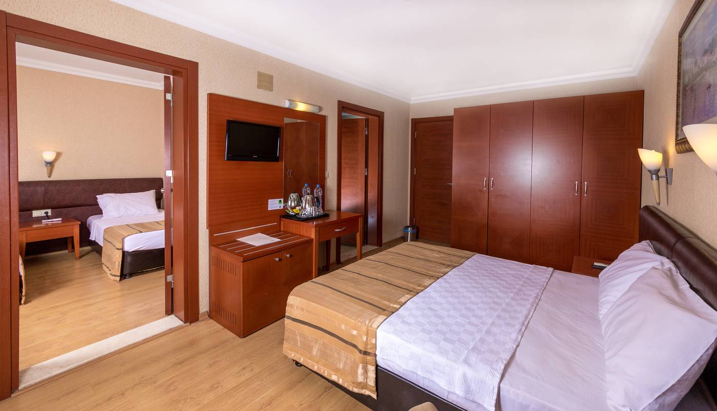 Julian-Club-Hotel-Room-15