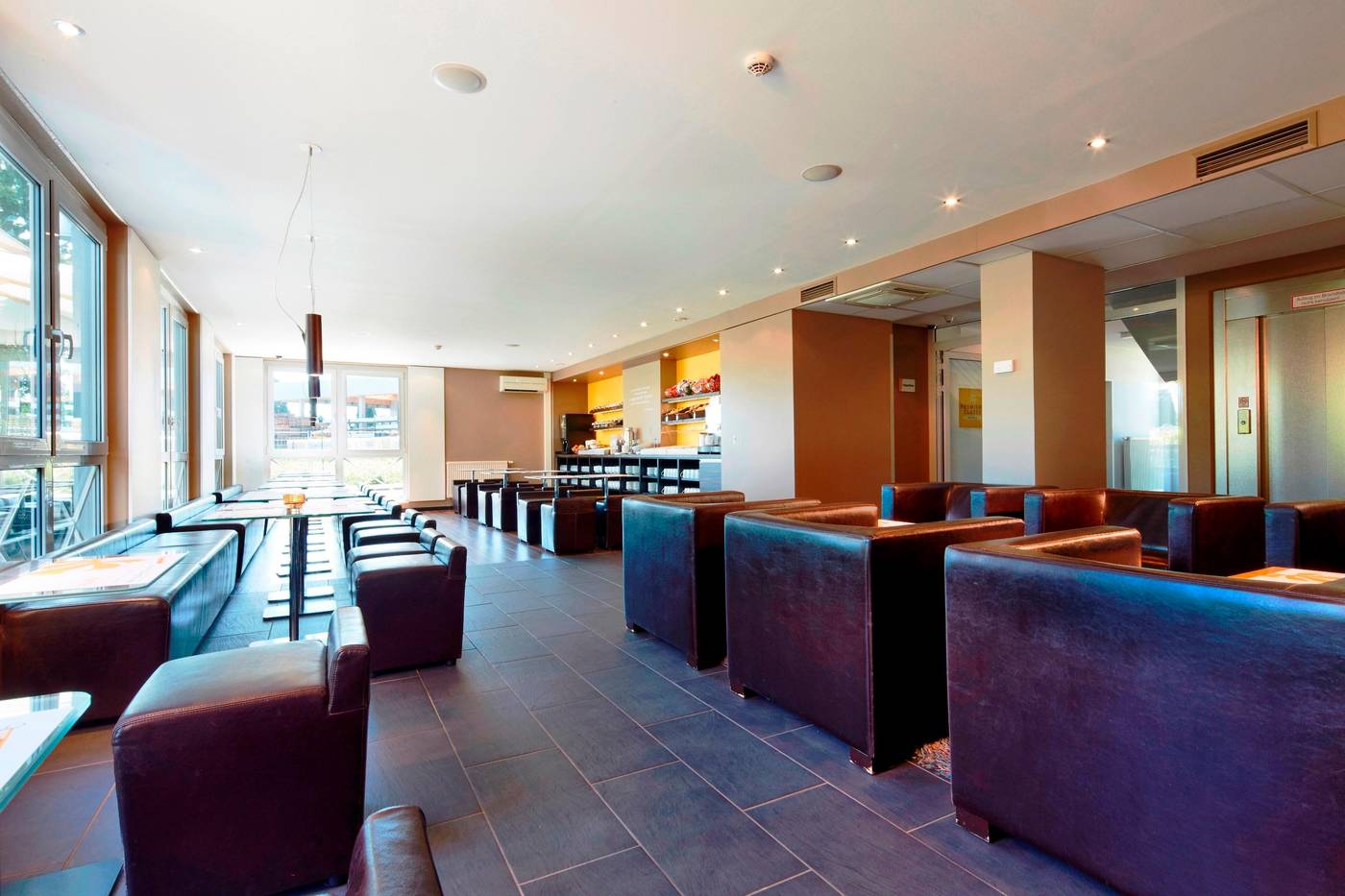 B-B-Hotel-Koln-West-Lobby-7