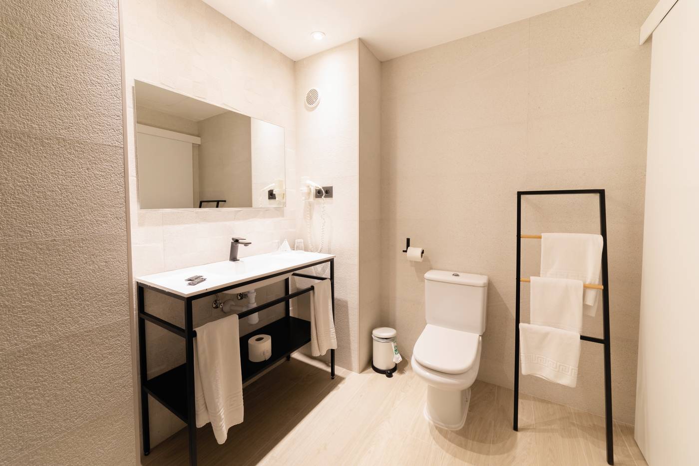 Palas-Pineda-Room-43