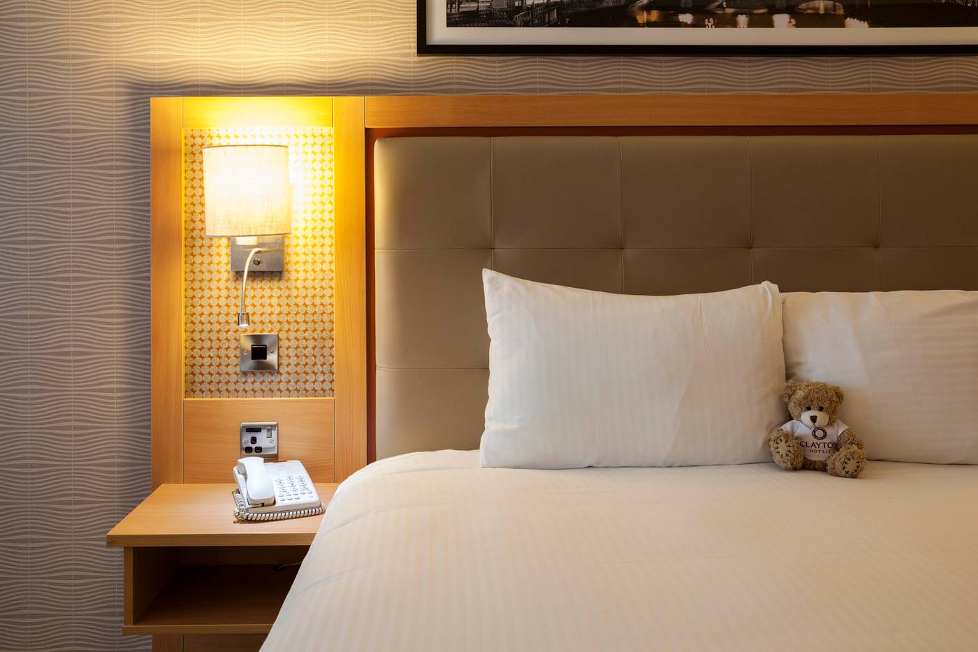 Clayton-Hotel-Cardiff-Lane-Room-28