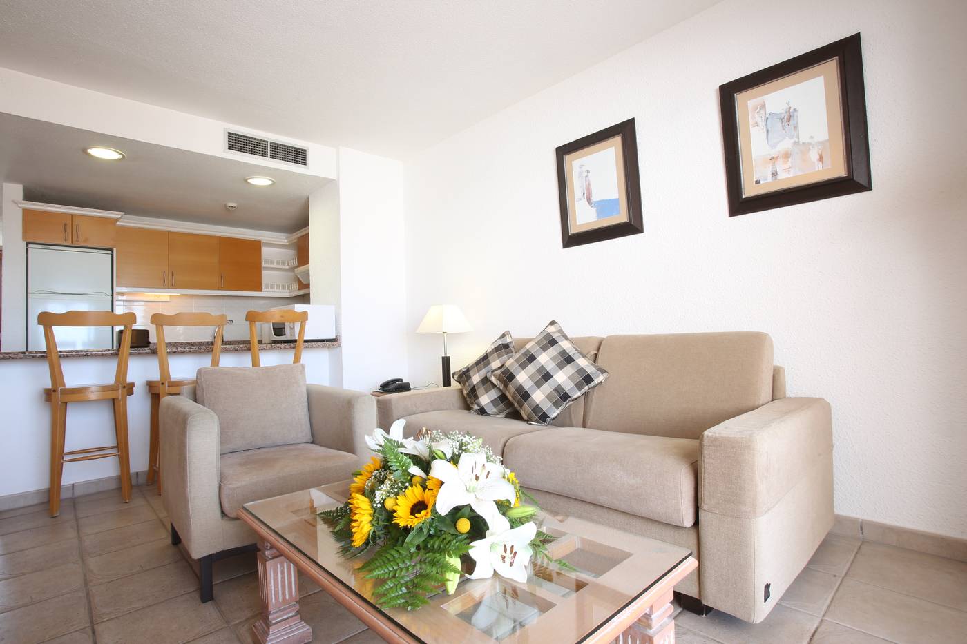 ONA-Beverly-Hills-Room-16