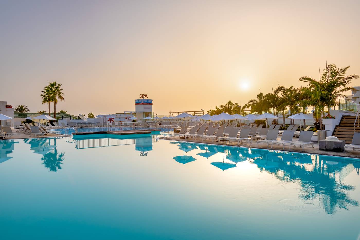 Alexandre-Hotel-Gala-Pool-7