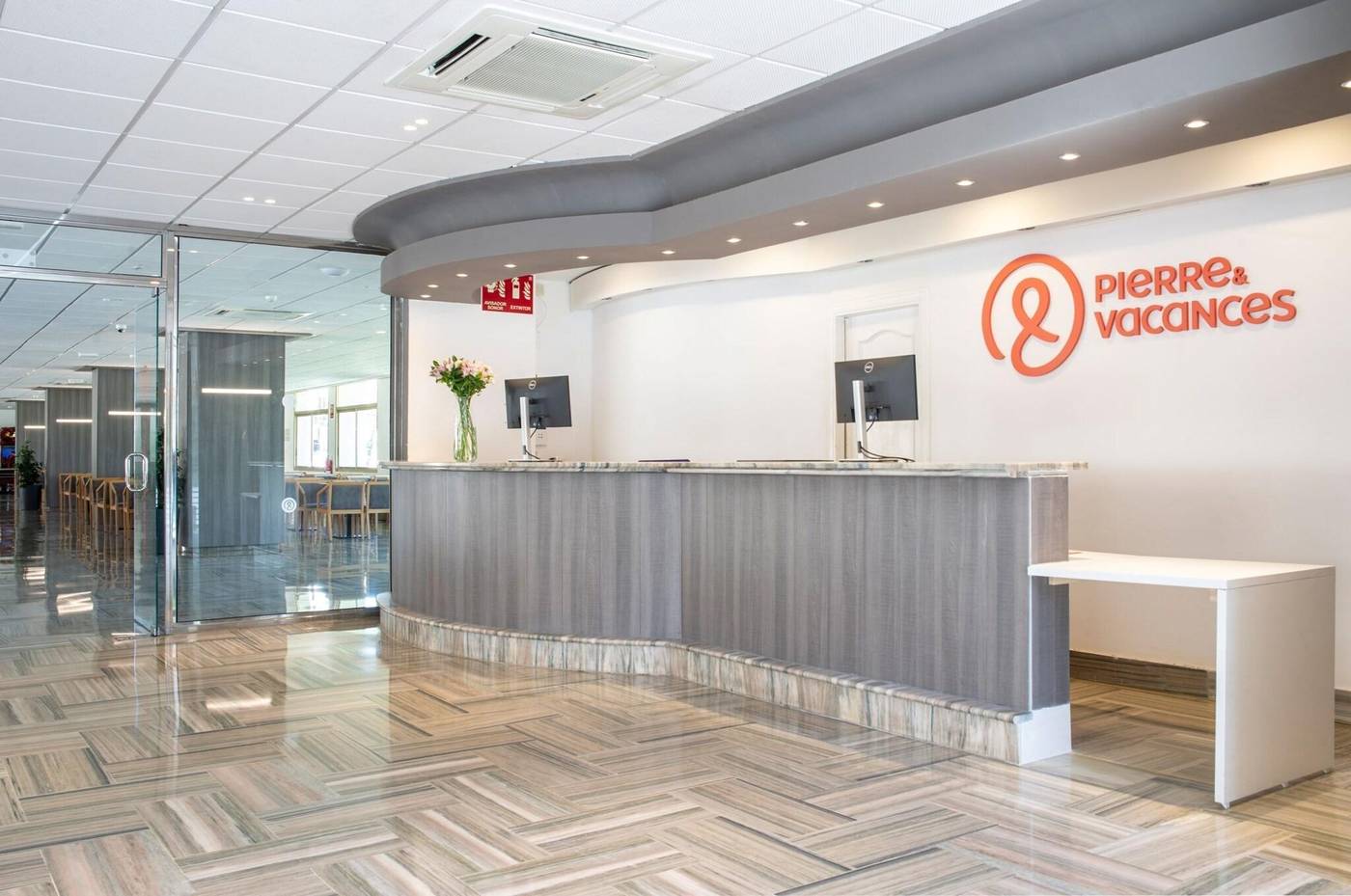 Ohtels-Playa-de-Oro-Lobby-26