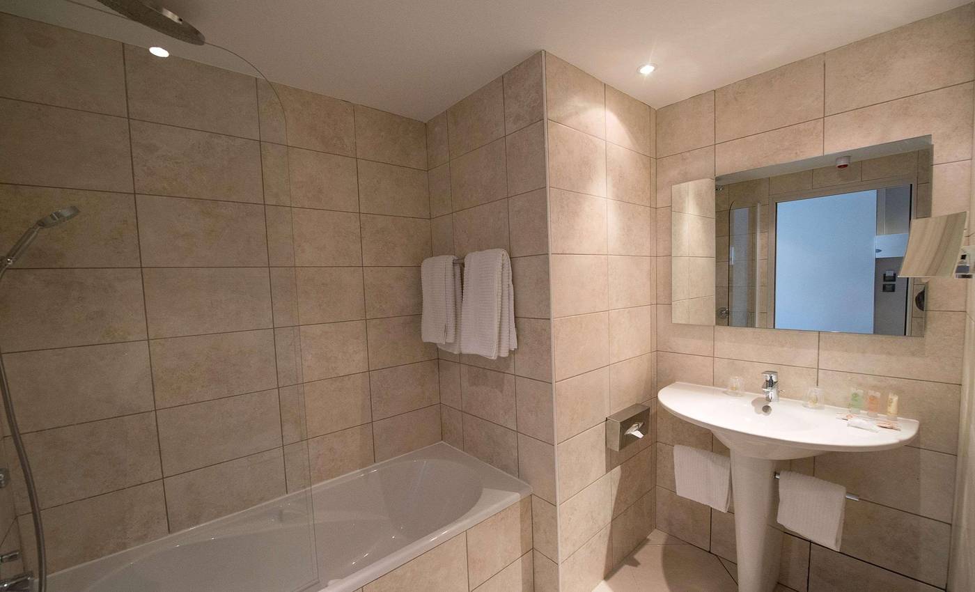 Best-Western-Premier-Patio-des-Artistes-Room-40