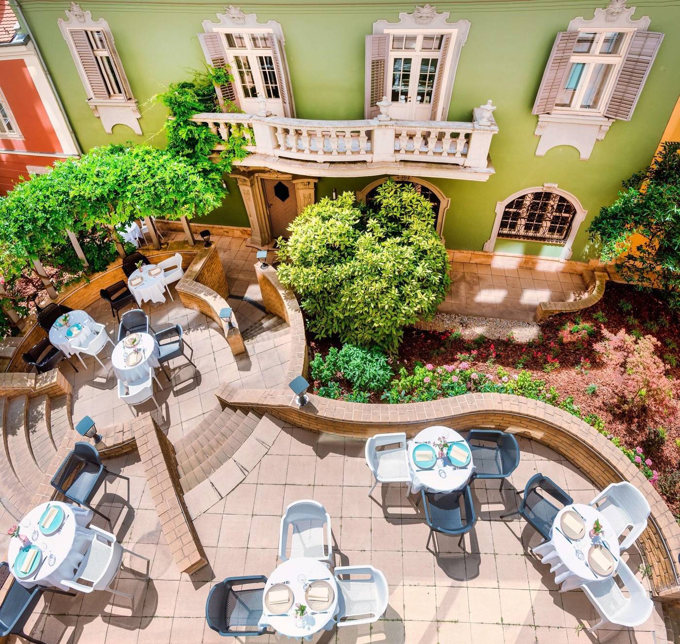 art-otel-Budapest-powered-by-Radisson-Hotels-General-view-3