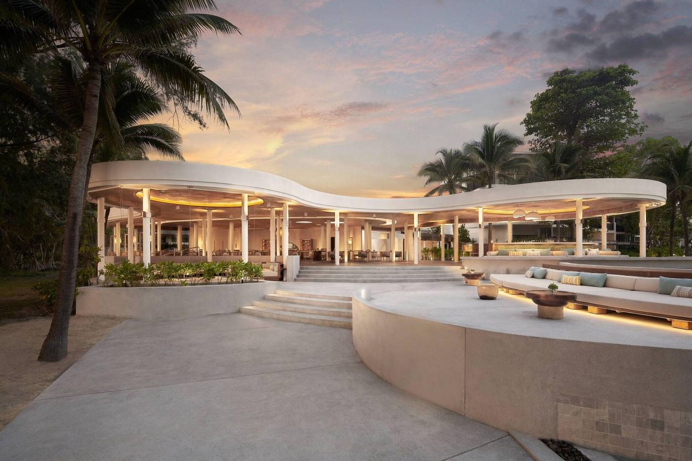 Holiday-Inn-Resort-Phuket-Mai-Khao-Beach-Restaurant-20