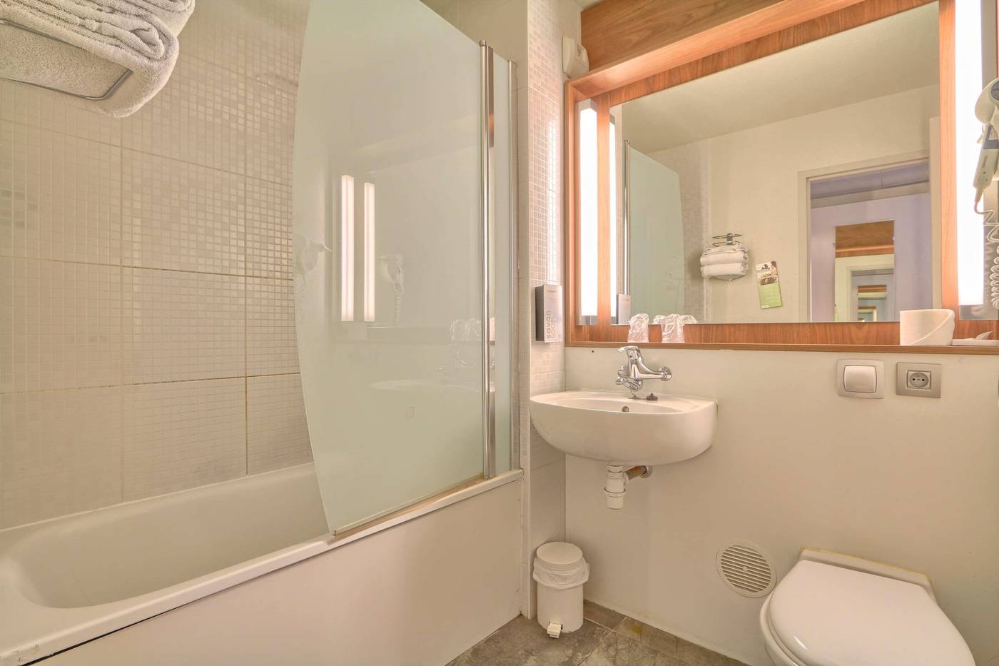 Campanile-Paris-Ouest---Nanterre---La-Defense-Room-31