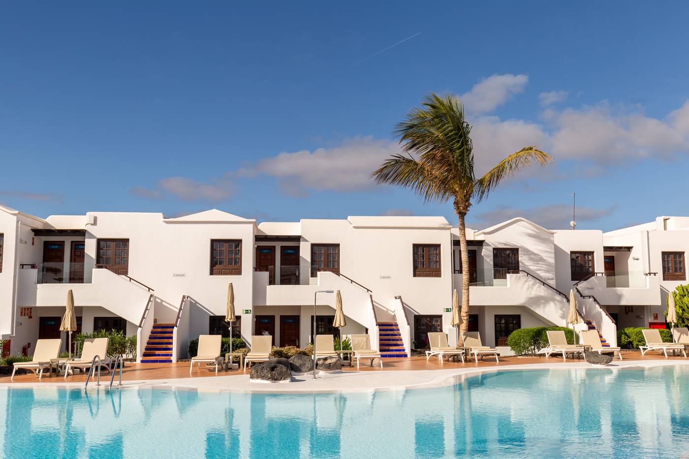 R2-Bahia-Kontiki-Beach-Aparthotel-Pool-1