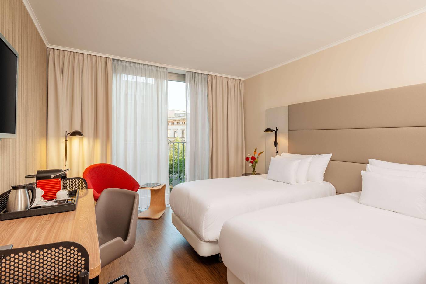 NH-Collection-Berlin-Mitte-am-Checkpoint-Charlie-Room-23