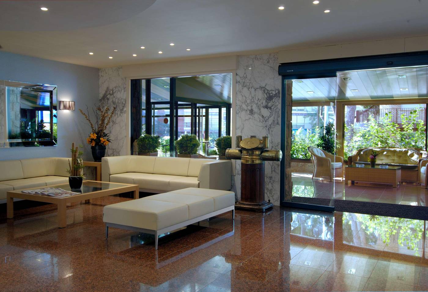 Best-Western-Hotel-Mediterraneo-Lobby-38