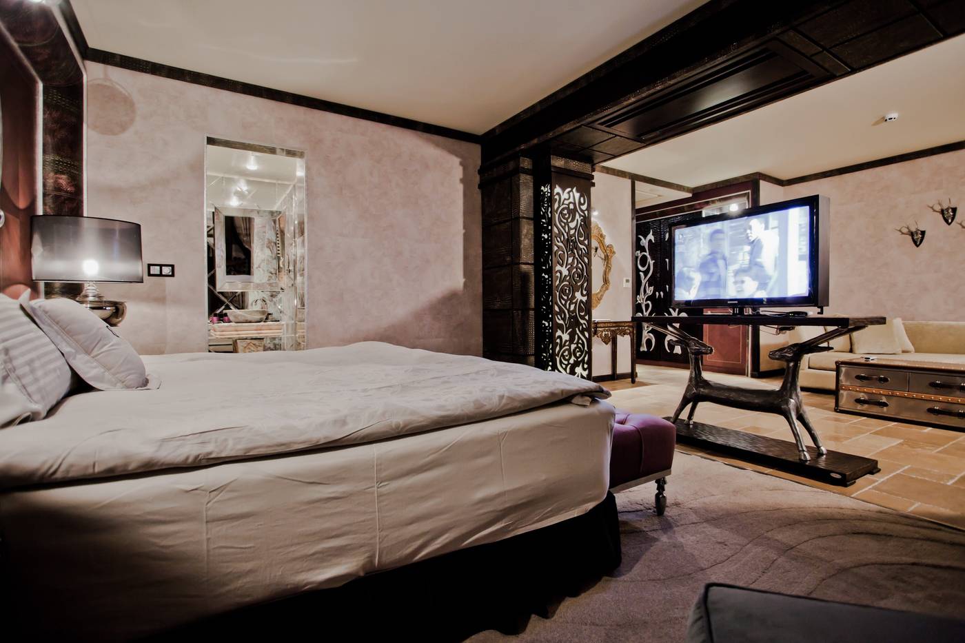 Royal-Castle-Room-23