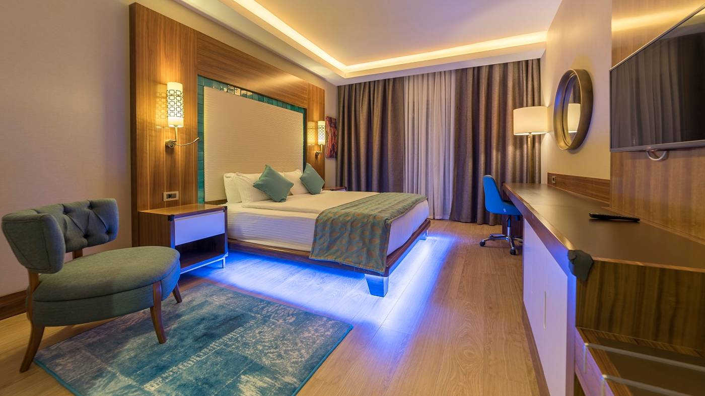 Ramada-Resort-by-Wyndham-Kusadasi---Golf-Room-26