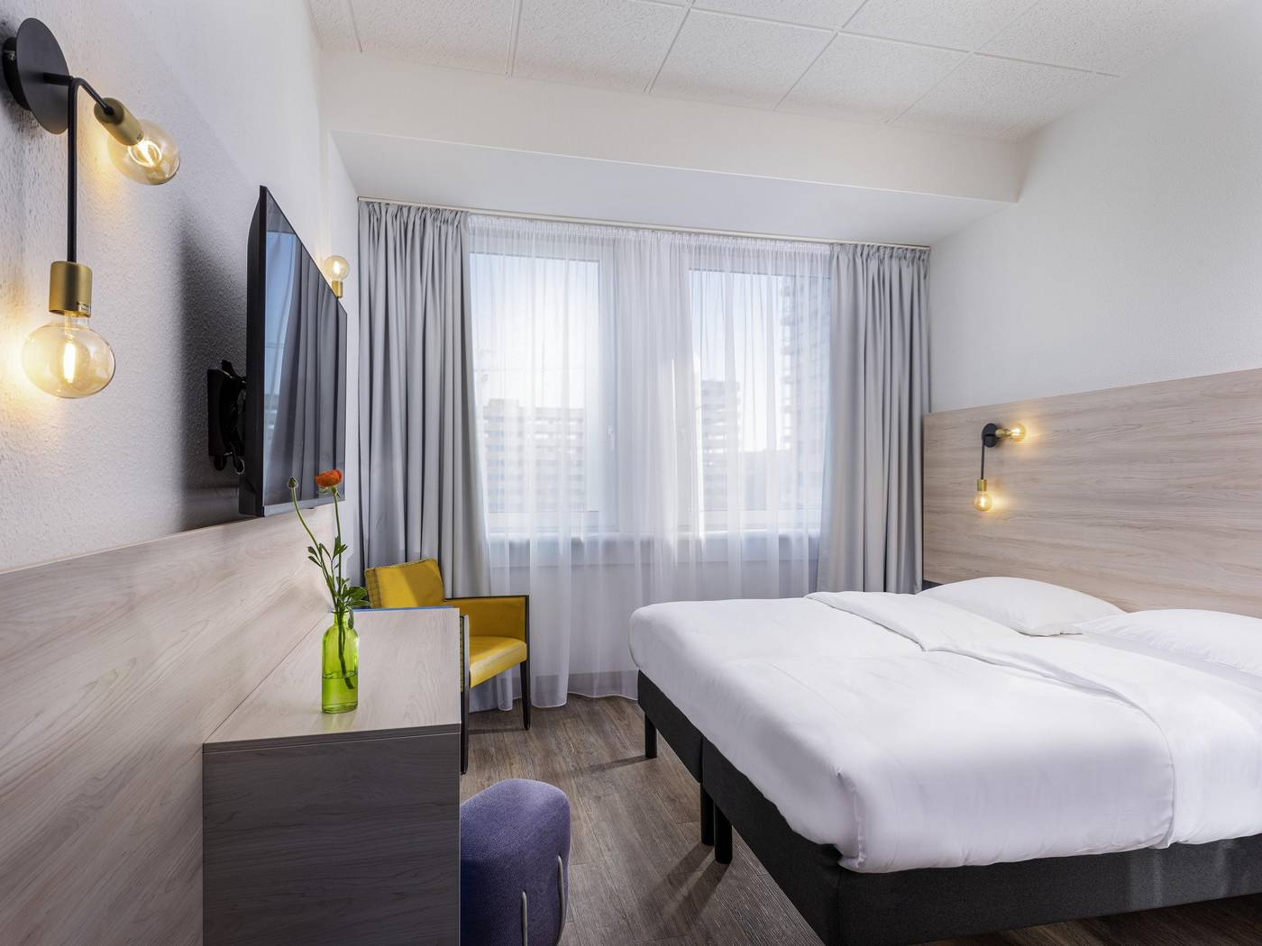 greet-Berlin-Alexanderplatz-Room-23