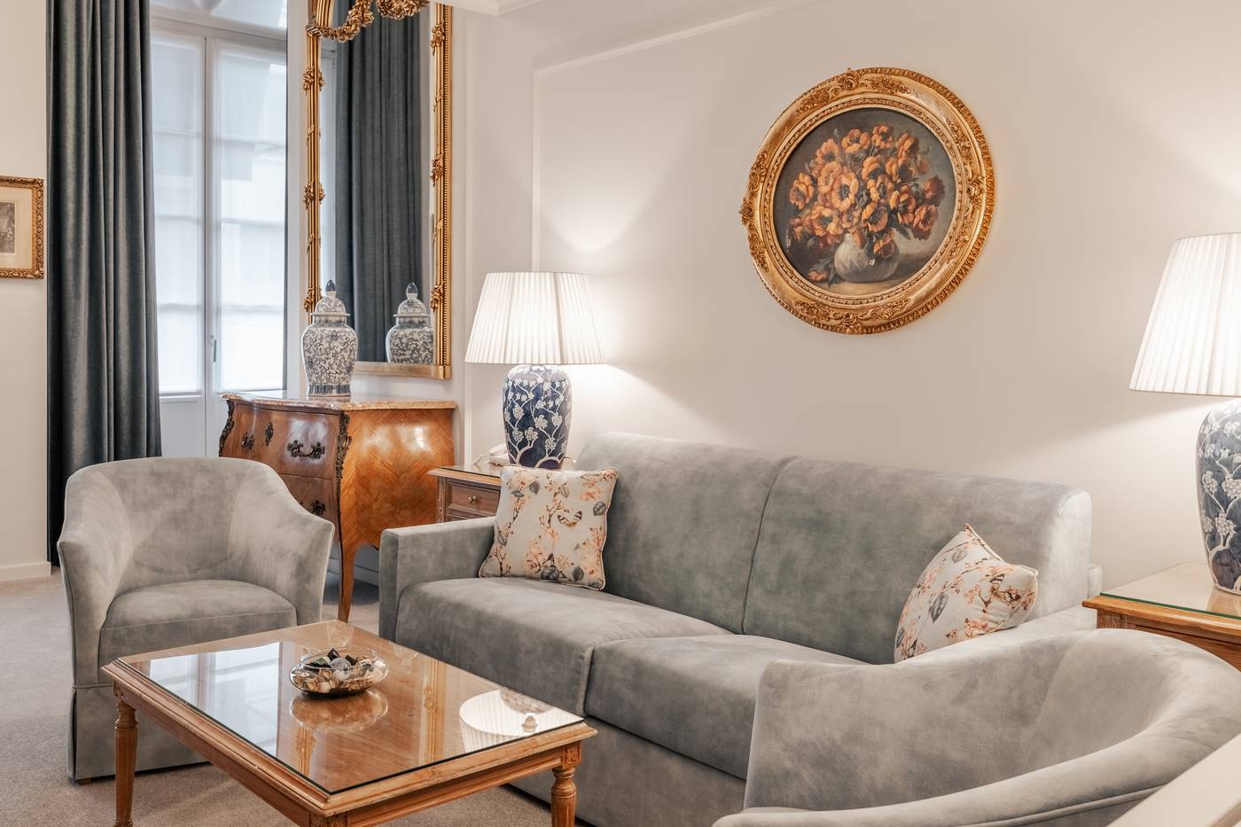 Manos-Stephanie-Hotel-Room-4