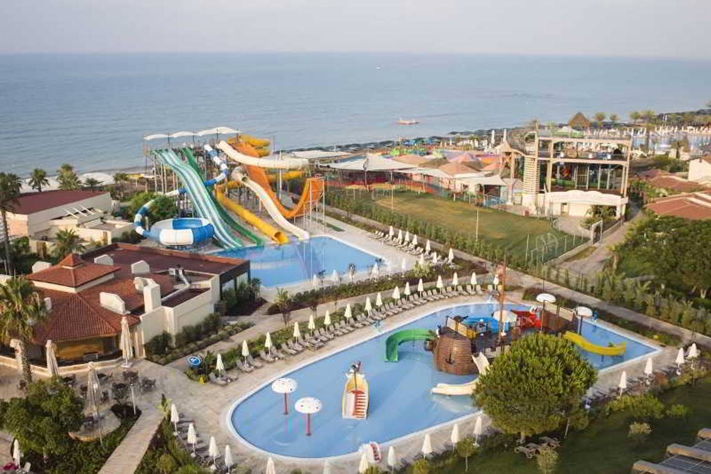 Bellis-Deluxe-Hotel-Pool-13