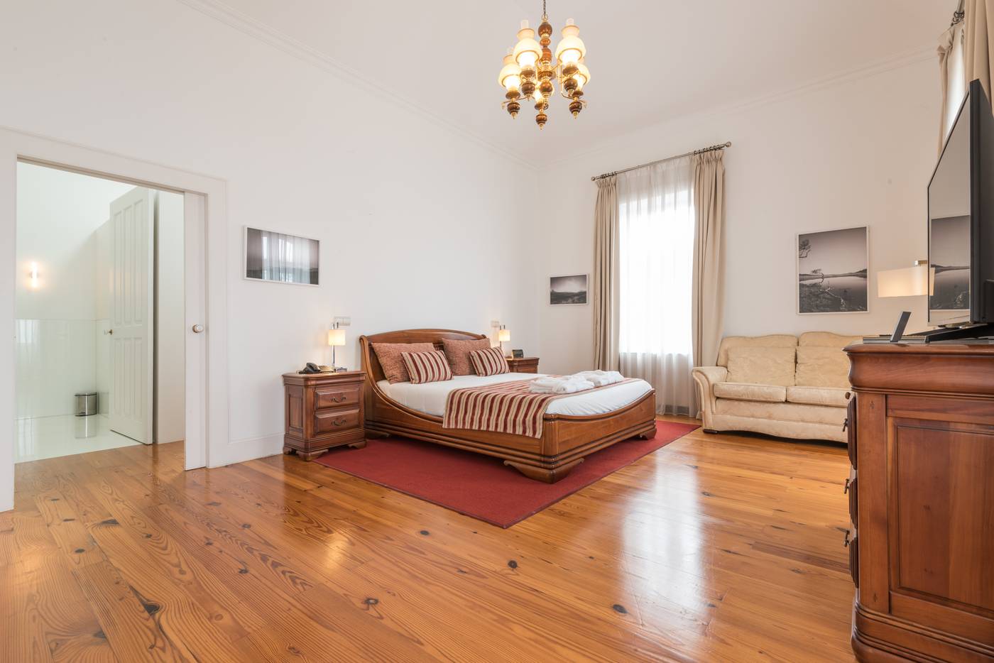 Arts-In-Hotel-Conde-Carvalhal-Room-17