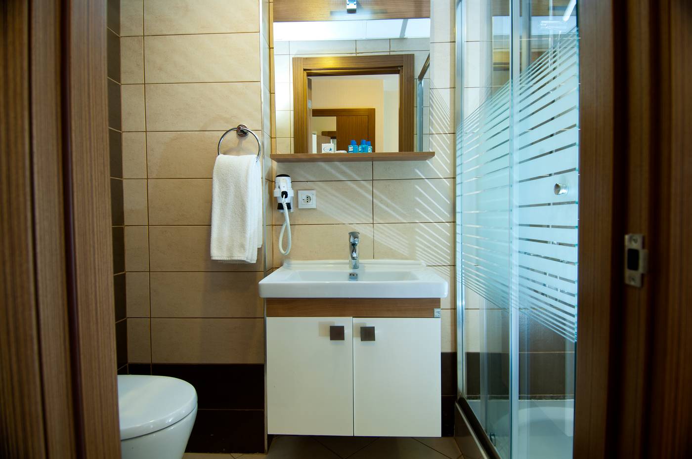 Supreme-Hotel-Room-25