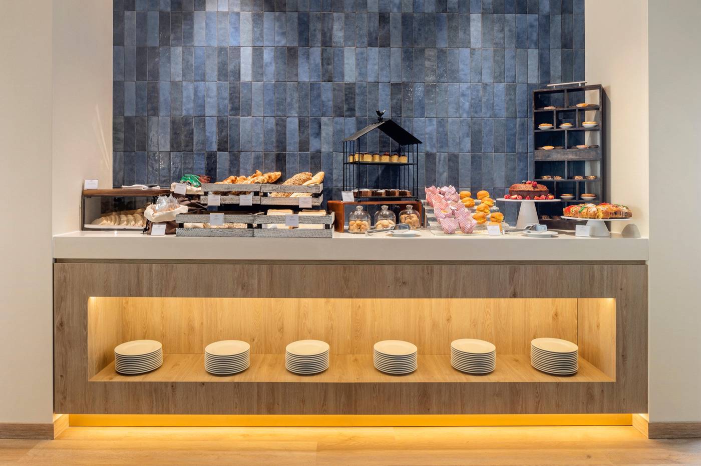 Crowne-Plaza-Caparica-Lisbon-Restaurant-22